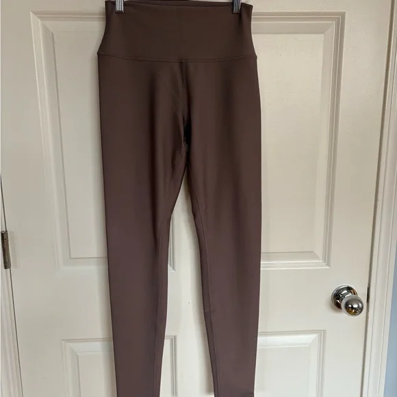 COPY - ALO Yoga Airlift Coco - Picture 3 of 3